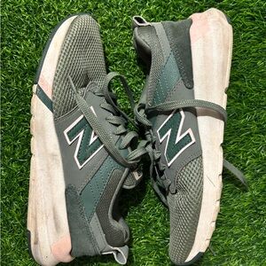 NEW BALANCE Olive and Blush 009 v1 Sneakers